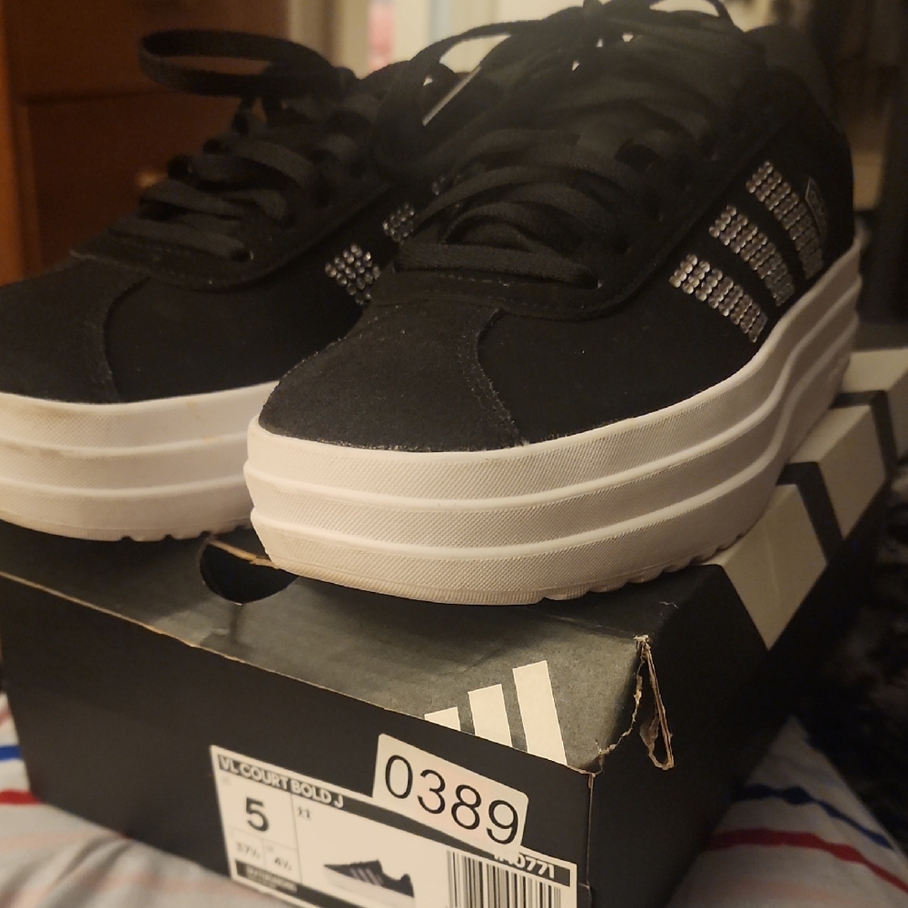 Adidas Black and White Womens Sneakers. Kids Size 5 Womens 6 To A 6.5